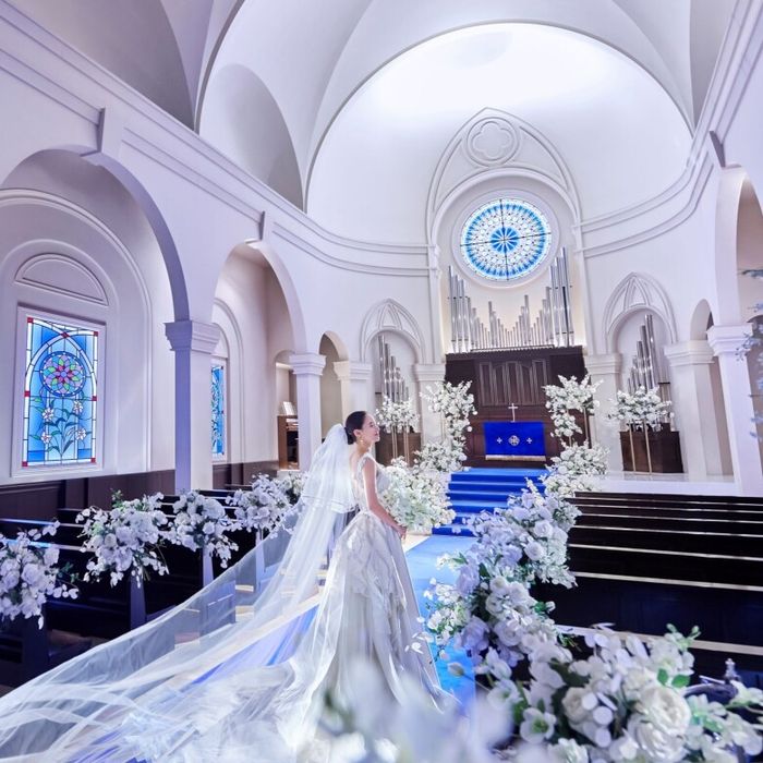 ＼水曜は全館貸切♪会場見学×ドレス見学／最大150万優待×アマギフ1.5万付