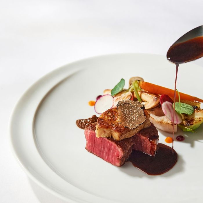 【料理＆予算重視】国産牛の贅沢試食×130万特典×青空チャペル敏腕シェフ監修の特製フレンチジャポネを堪能♪ 料理グレードUP特典付き★ ≪1件目の見学で挙式料全額プレゼント！≫