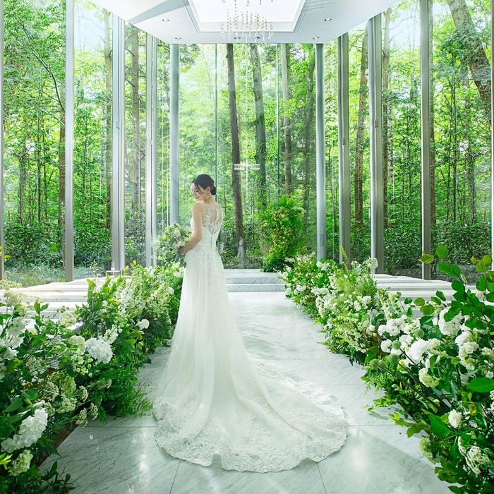 【日本の美しいチャペル　ベスト１００】４年連続受賞。森一望の全面ガラス張りチャペルで写真撮影OK。全施設の見学・フルコース試食（無料）・予算解説などくまなくご案内。来館で＜Amazonギフト券１万円＞