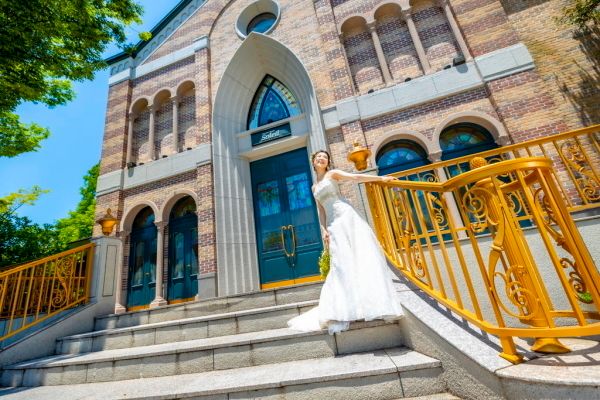 光溢れるチャペル体験×非日常で叶えるウエディング