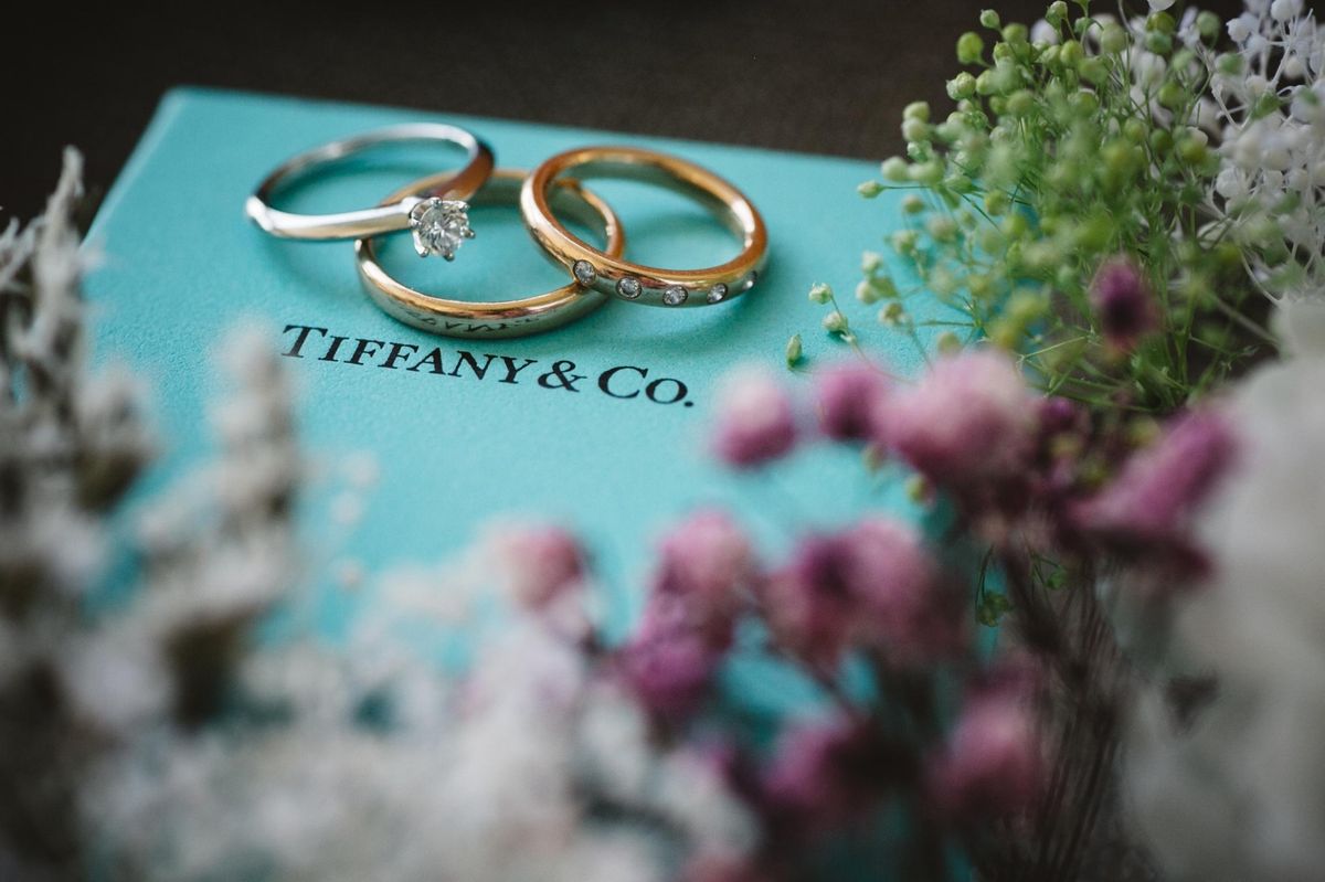 【ティファニー】エルサ・ペレッティの結婚指輪で叶えるこだわりのペアリング♡ | ウェディングニュース