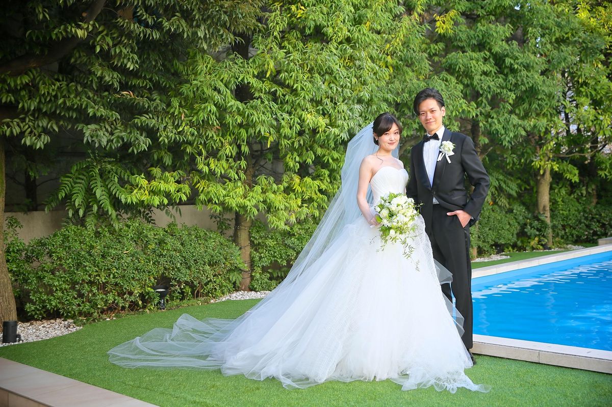 ウェディングドレスの新郎新婦