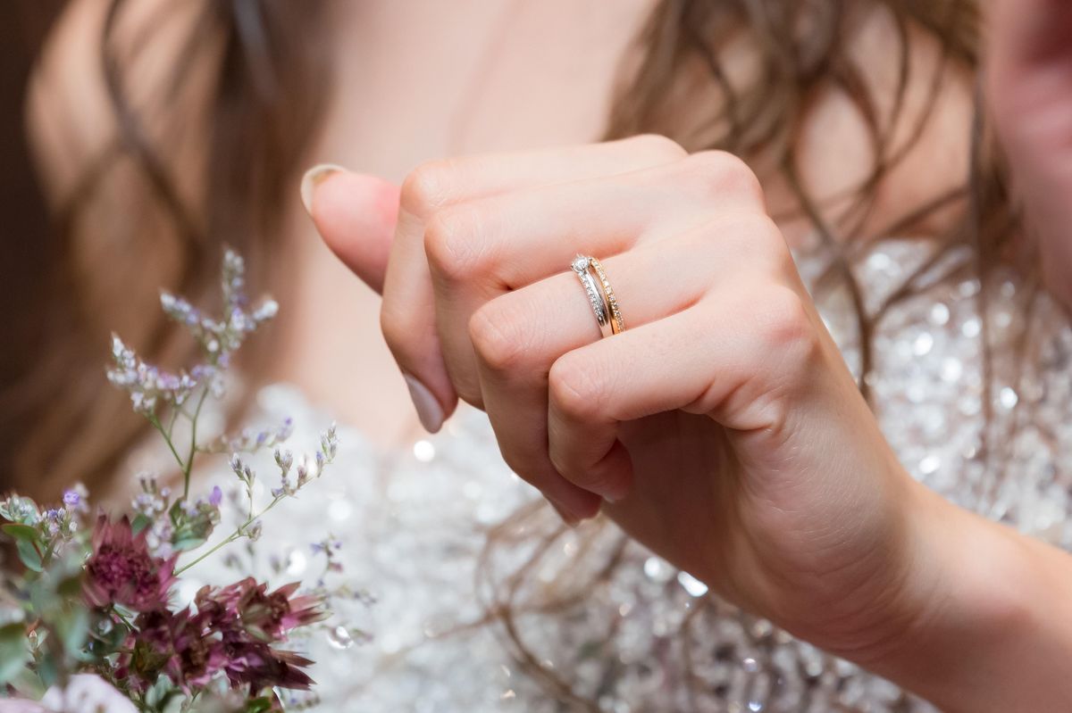 重ね付けがおすすめのエタニティリング 婚約指輪 結婚指輪に人気なブランドのデザイン一覧 結婚式準備はウェディングニュース