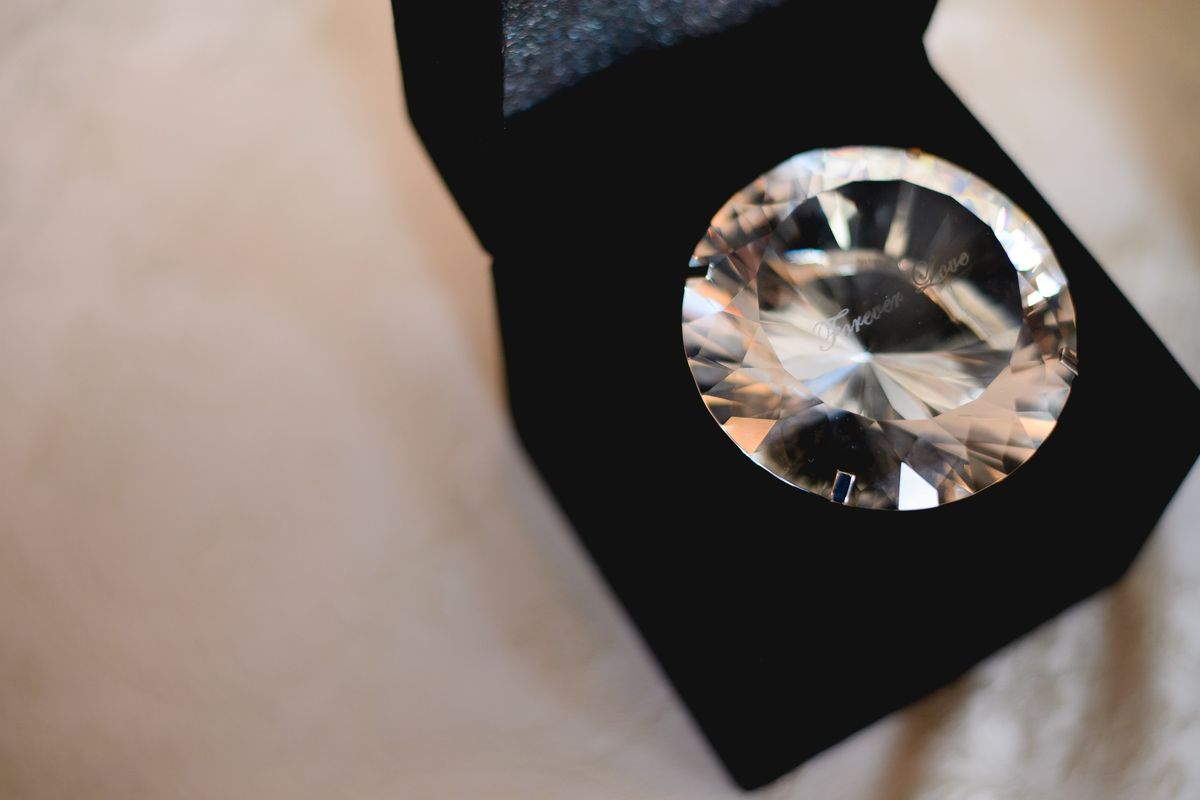 婚約指輪のデザインを左右するダイヤモンド