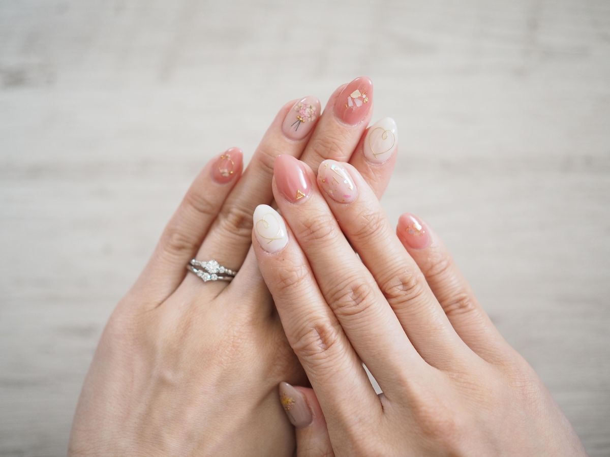 結婚指輪をつける指ベストなのは 指ごとの意味や別リングとのバランスが大切 ウェディングニュース
