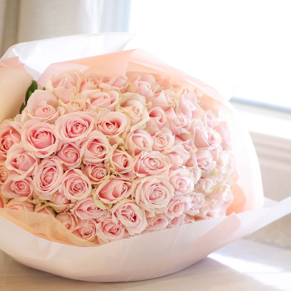ピンクのバラの花言葉は 色や本数で意味が変わるバラをプレゼントに 結婚式準備はウェディングニュース