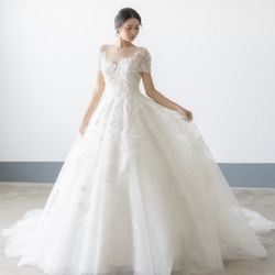 【ドレス試着&ヘアメイク体験】平日限定花嫁体験フェア