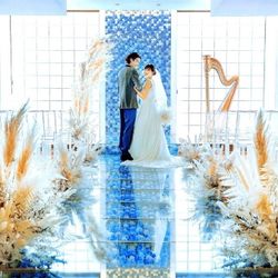 会場イチオシ【感動挙式】青の幻想的なバージンロード×光の演出&豪華試食付