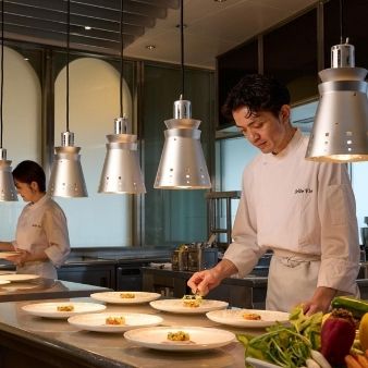 直前OK【美食コース】地上95m天空チャペル×AM初来館3万円ギフト