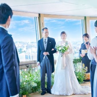【26年6月新装】選べる2つの挙式舞台×絶景入場体験×豪華試食付