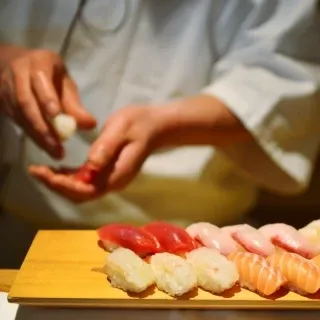 【料理が決め手】大将自慢のトロ寿司試食！最高の一皿を体験して