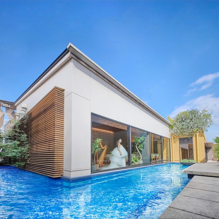 年末SP◇絶品コース試食×洗練された建築美*チャペル◇衣装3着特典*ALL体験《1件目の見学限定!デザイナーズチャペル挙式料15万&最旬揃うインポートドレス40万プレゼント♪》