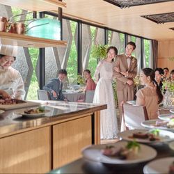 【料理重視に◎】特選牛×真鯛など10品コース絶品試食&自然豊かな緑溢れるデザイナーズチャペル入場体験≪1件目の見学がお得≫挙式料全額&最旬ドレス30万オフ