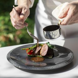 【豪華3万特典】霜降黒毛和牛試食&12大特典×駅チカ貸切邸宅