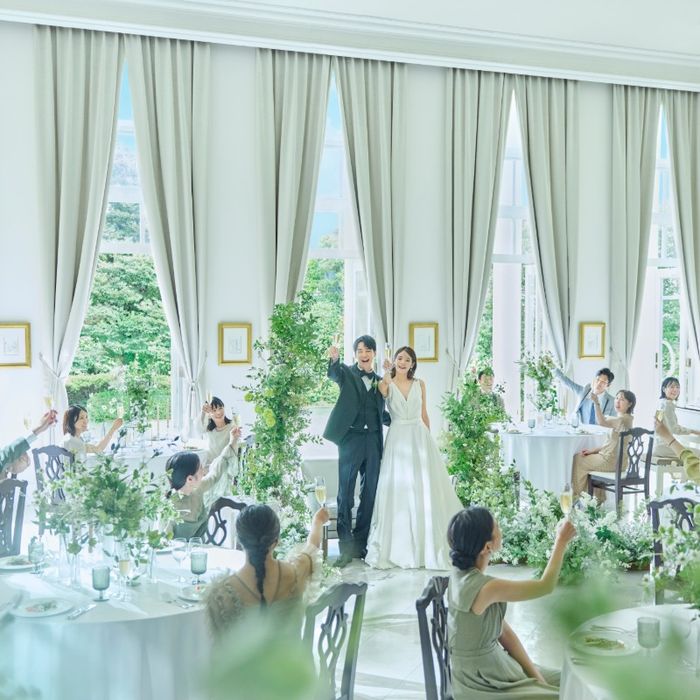 【金曜日限定】結婚式リアル体験!光差し込むチャペル