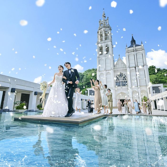 ドレス優待*最大30万|大聖堂チャペル*感動挙式体験&ペア食事券