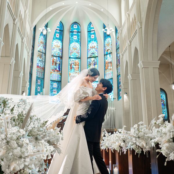 【年イチ大決算フェア】最大140万円優待!白×青の大聖堂体験&フロア貸切会場見学+3万円相当コース試食