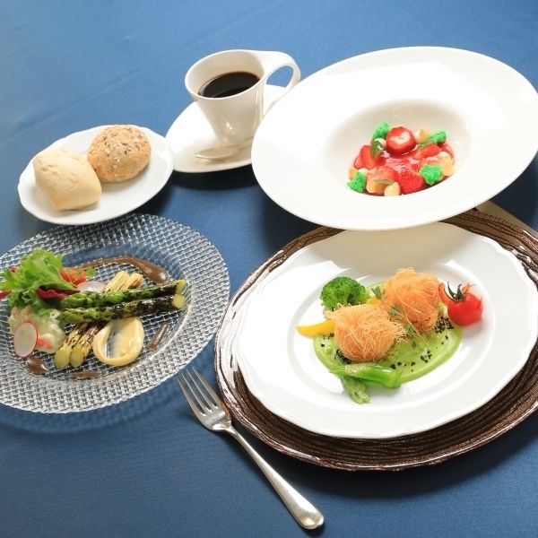 【初見学OK】口コミ好評の美食でおもてなし◎ブランチ付相談会