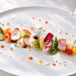 残1*感動の大聖堂入場体験×パリ三つ星シェフ監修☆美食体験♪