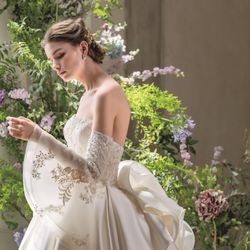 《9/23限定*3万円8品試食》最新ドレスショー×新チャペル