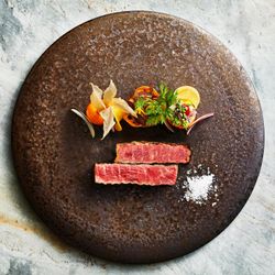 \オリコン顧客満足度 料理 1位/緑豊かな八幡宮×黒毛和牛試食