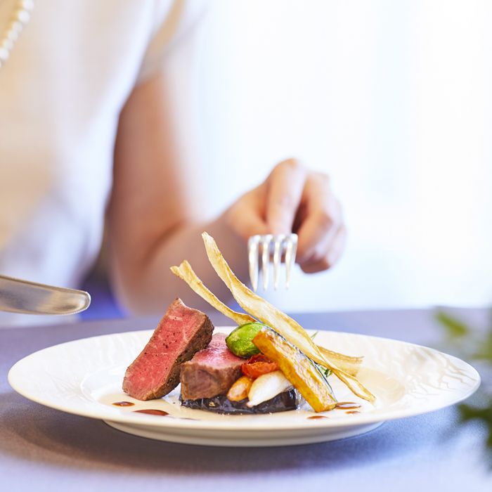 【初見学で美食を愉しむ】和洋中食べ比べ*上質空間*挙式体験