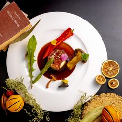 【卒花人気No.1】メインディッシュ料理試食×貸切邸宅W×ドレス×演出体験