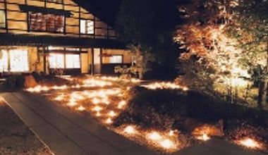 古民家を埋め尽くすキャンドルの光が二人を見守る灯り婚プラン