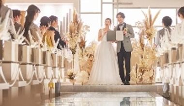 緑が美しい春婚<27年4~6月◆50名 281万→216万>花粉も気にならない全天候型式場での結婚式