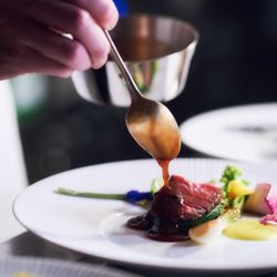 《木曜BIG*豪華特典》国産牛コース試食×緑溢れるチャペル