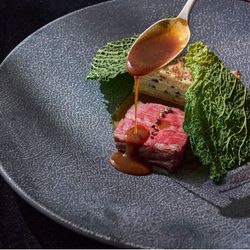 【歴史感じる本格大聖堂×洗練された美食】黒毛和牛4万試食で美食を確認!骨格診断&お似合いドレス提案付きのBIGフェア