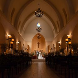 \GW特典付き☆南仏の街並みALL体験/ミシュラン料理試食×南仏ガーデン×圧巻の大聖堂演出