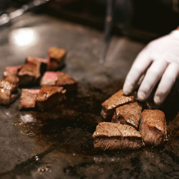 美味しい料理でゲストを笑顔に\黒毛和牛試食&会場見学同時体/