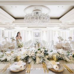 \ドレス3着&最大150万特典/光溢れる上質チャペル×花嫁体験&美食