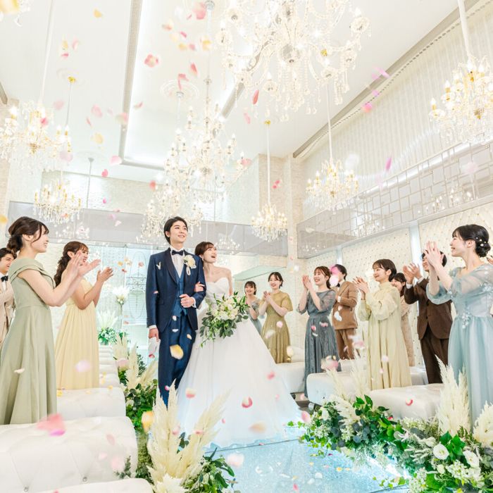 \ドレス重視の花嫁へ/白チャペル×豪華試食×最大165万優待