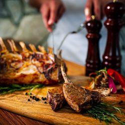 【週末BIG!】 花嫁ALL体験!【白老牛】絶品試食会×ドレス試着♪