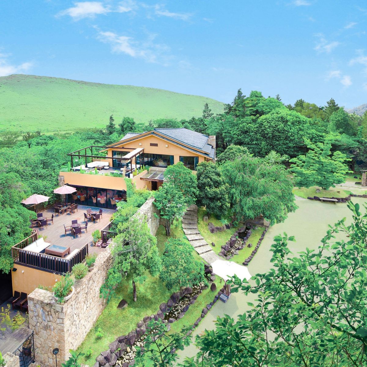 ザ・ヒルトップテラス奈良(THE HILLTOP TERRACE NARA)の公式写真1枚目