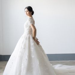 【ドレス試着&ヘアメイク体験】平日限定花嫁体験フェア