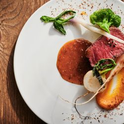 【木曜限定】美食の贅沢Fair★話題の黒毛和牛の贅沢コース試食&1.5万円特典付★天空の絶景式場でおもてなし体験