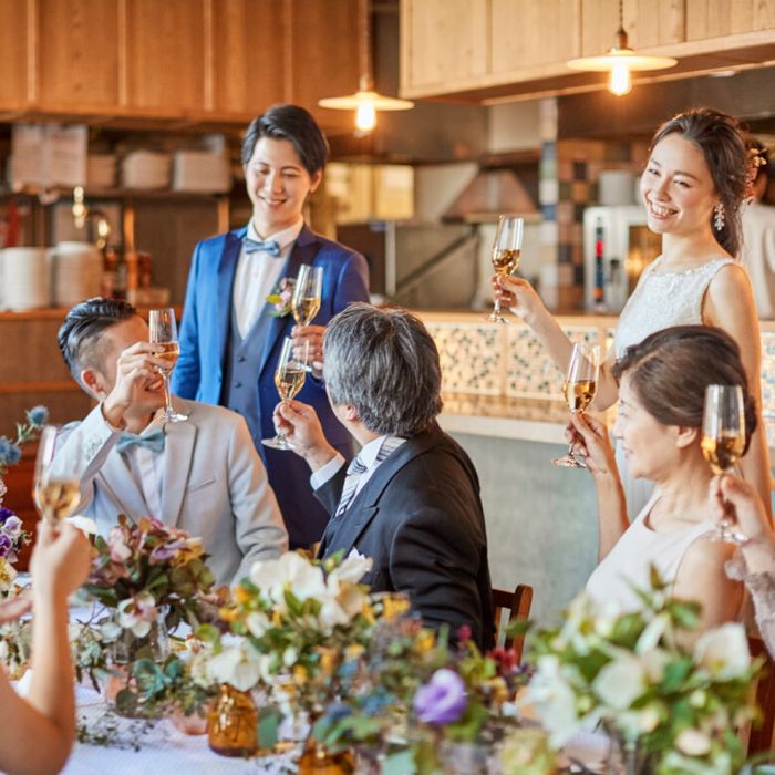 〔挙式+会食検討の方〕挙式当日の写真やカラードレスがお得に♪