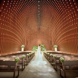 花嫁憧れ感動挙式体験*ドレス優待&2泊付き|至高の逸品試食|*ウェディングニュース限定BIGフェア*2500個の光が降り注ぐ圧巻のチャペルで感動挙式体験ができるフェア。上質ホテル2泊特典プレゼント!