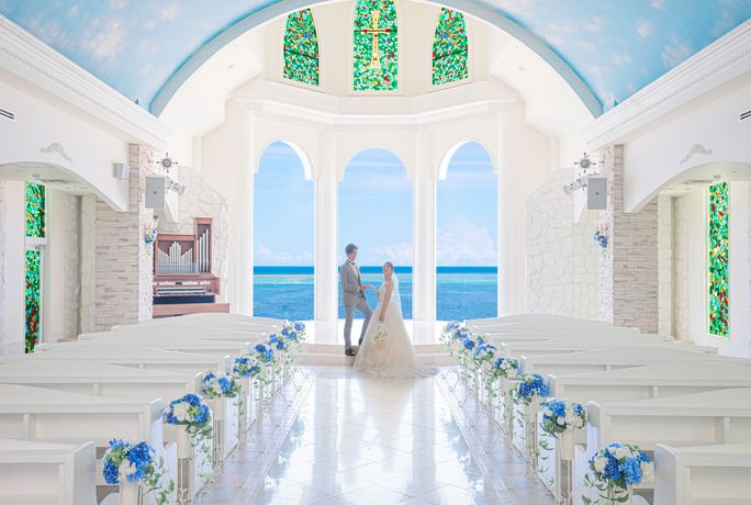 小さな結婚式 リザン・ル・アンジュマリー教会のカバー写真