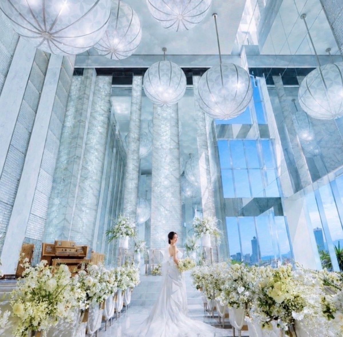ノートルダム大阪ONE/FIVESTAR WEDDINGの公式写真1枚目