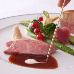 【オークラの美食を堪能】国産牛フィレ肉の無料コース試食×感動チャペル体験<平日限定>