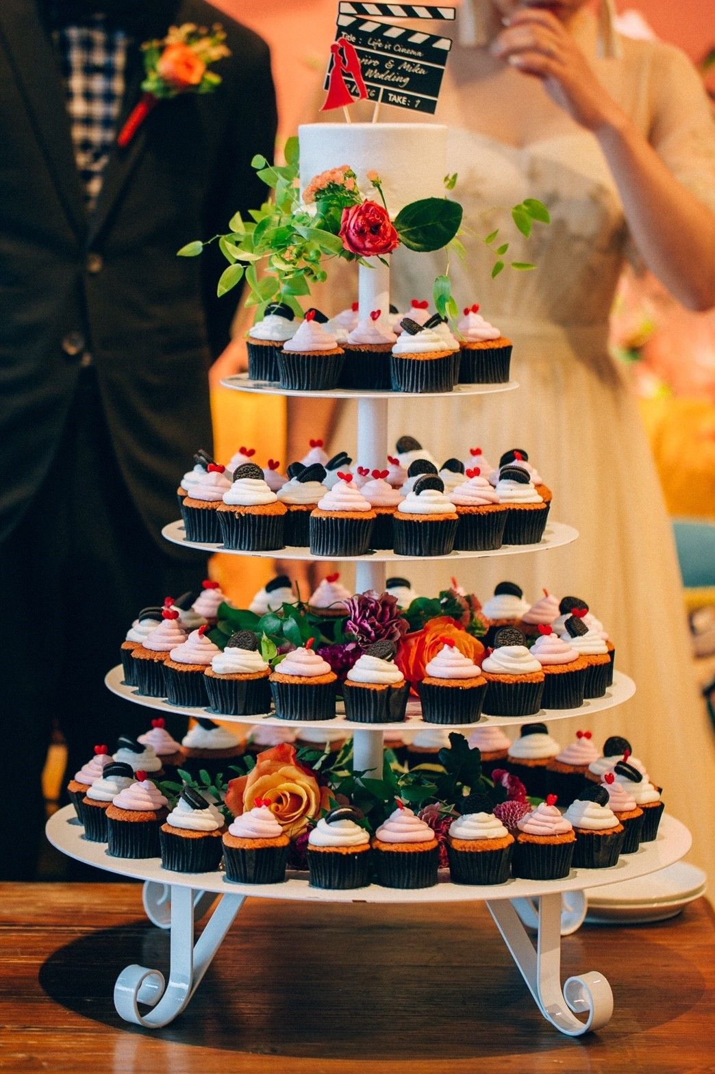 センス抜群 素敵なカップケーキのウェディングケーキタワー10選 結婚式準備はウェディングニュース