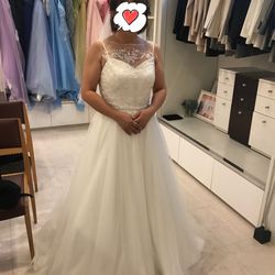 人気のあるドレスだそう。+30,000円