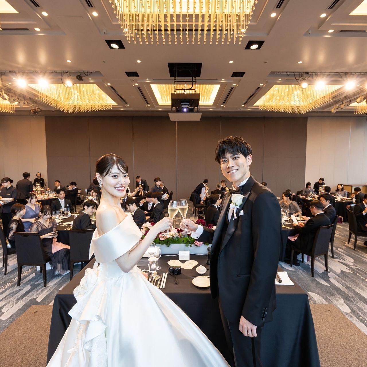 披露宴パーティのカバー写真