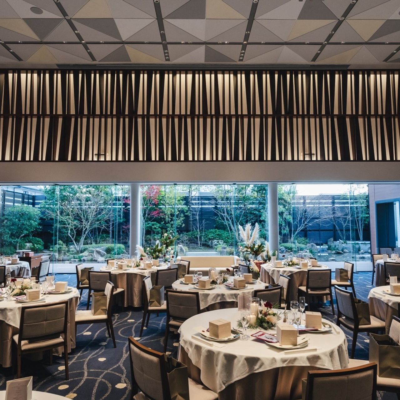 披露宴パーティのカバー写真