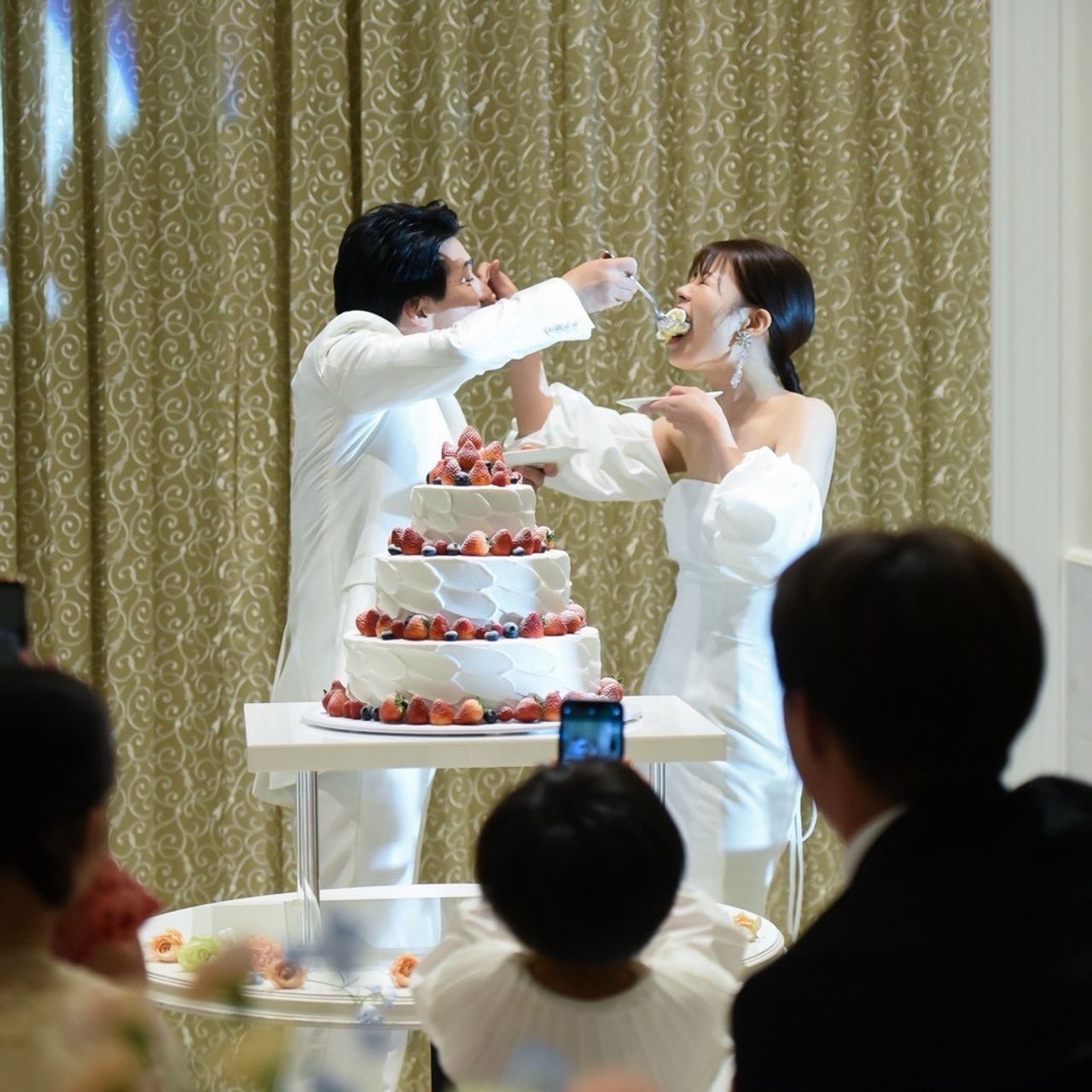 披露宴パーティのカバー写真