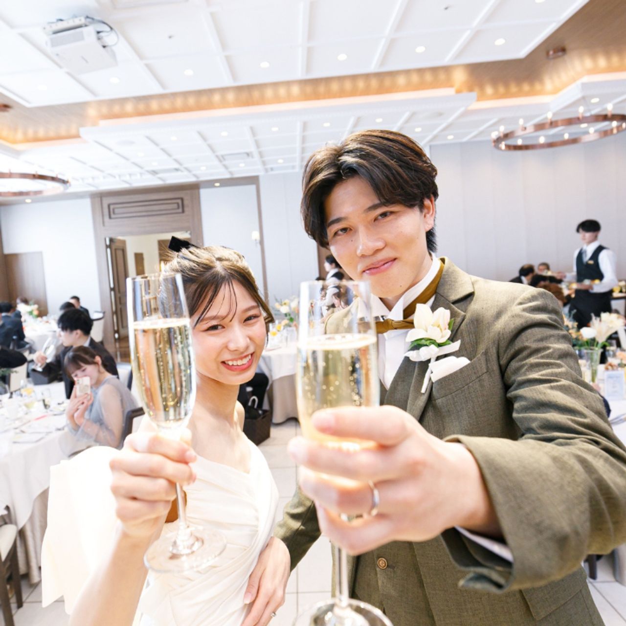 披露宴パーティのカバー写真